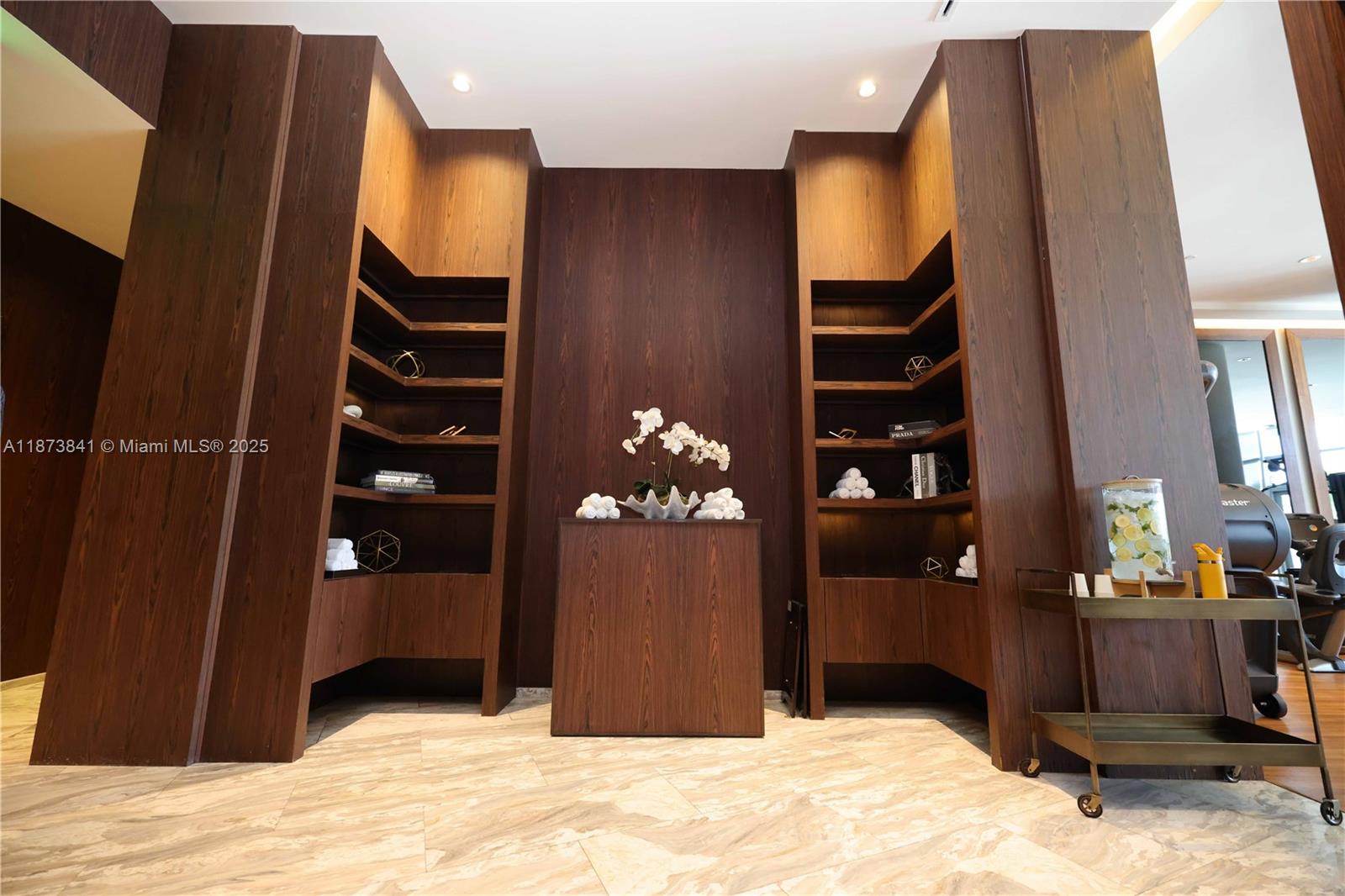 ECHO CONDO - Residential