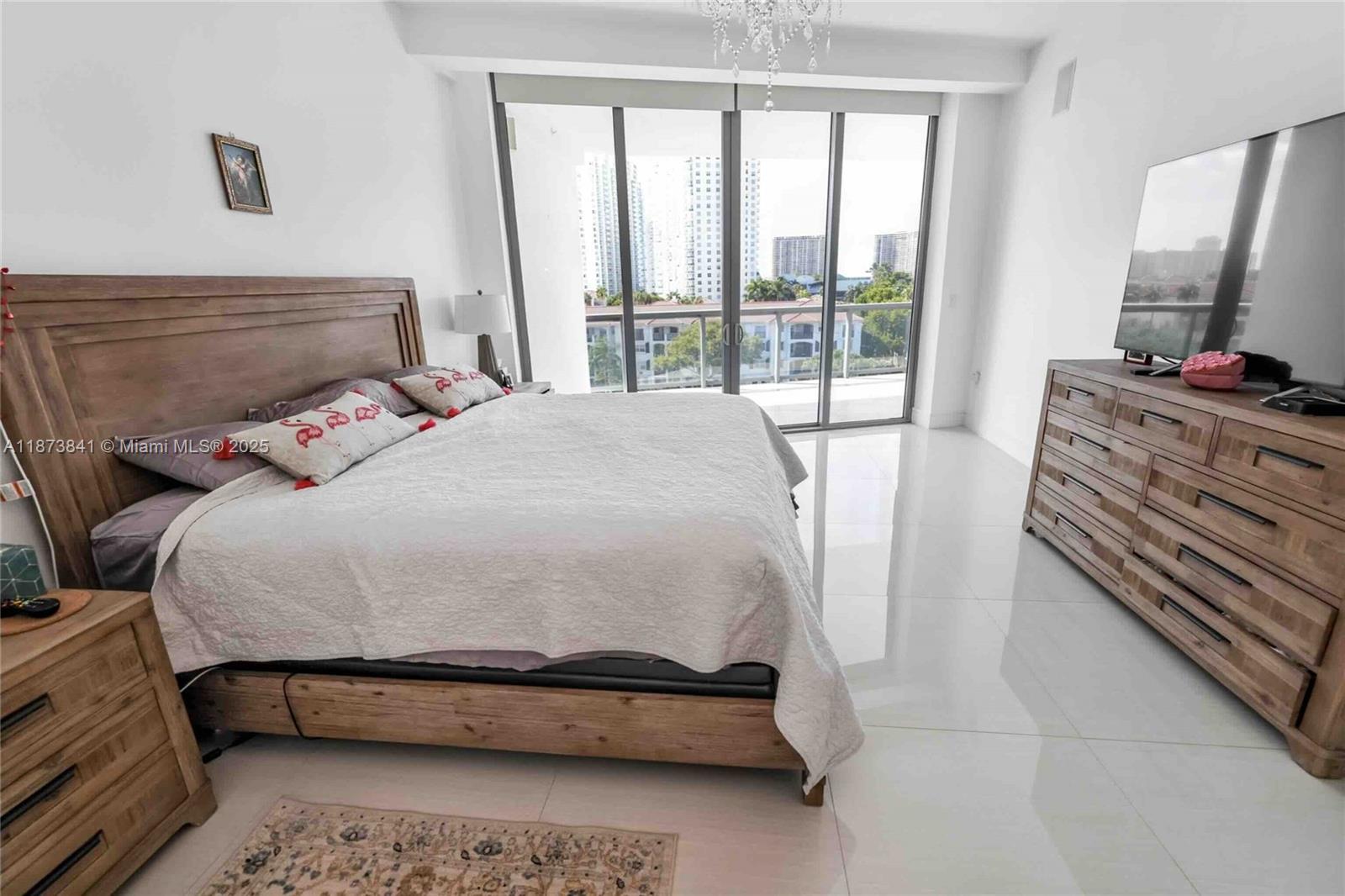 ECHO CONDO - Residential