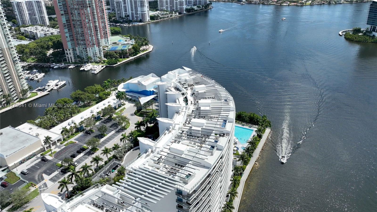 ECHO CONDO - Residential