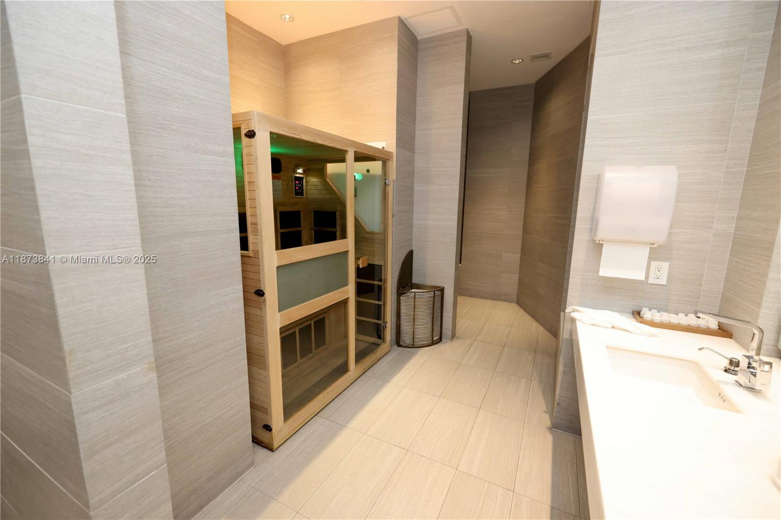 ECHO CONDO - Residential