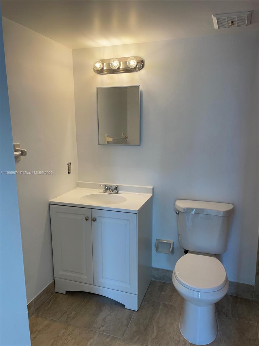 INTERNATIONAL TOWERS COND - Residential Lease