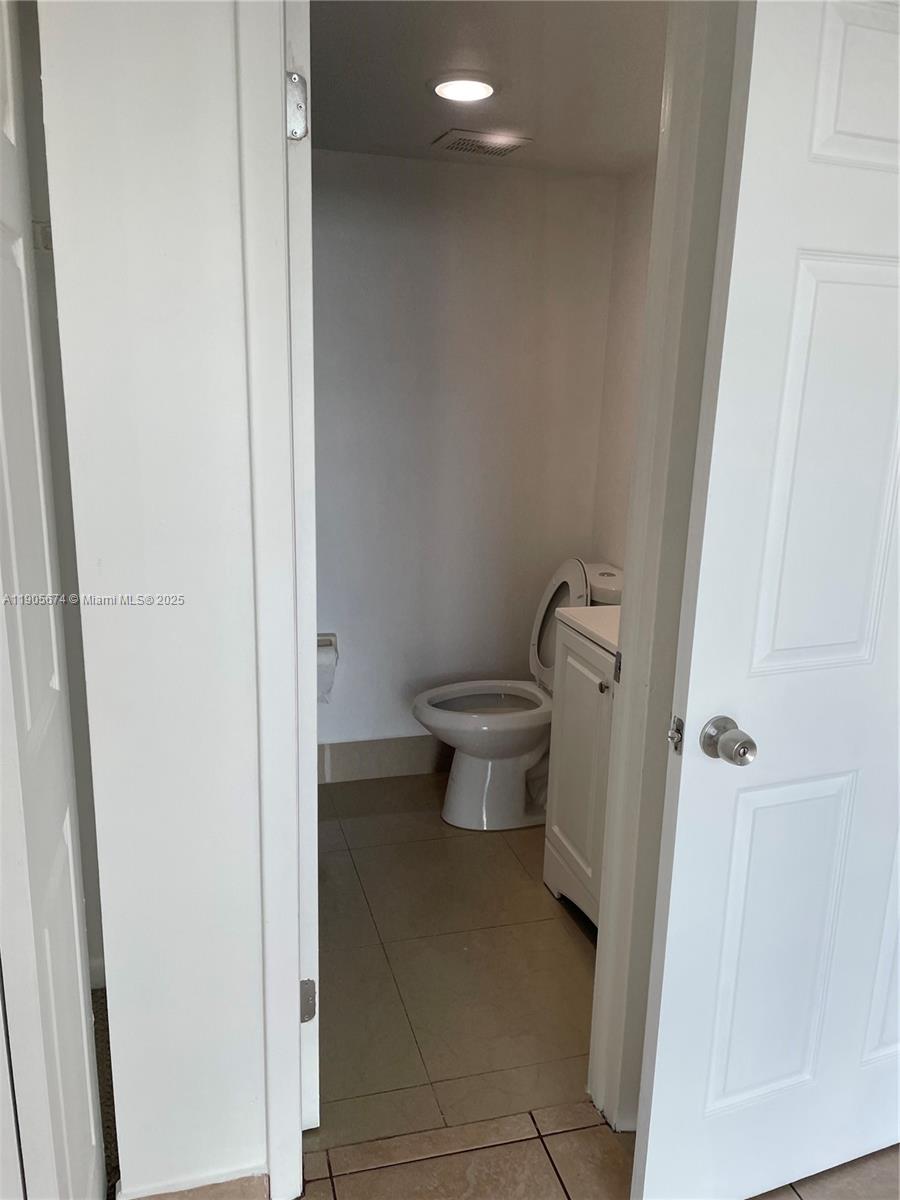 INTERNATIONAL TOWERS COND - Residential Lease