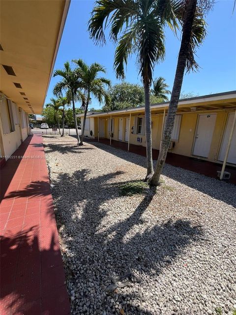 1915 Fletcher St Hollywood FL 33020