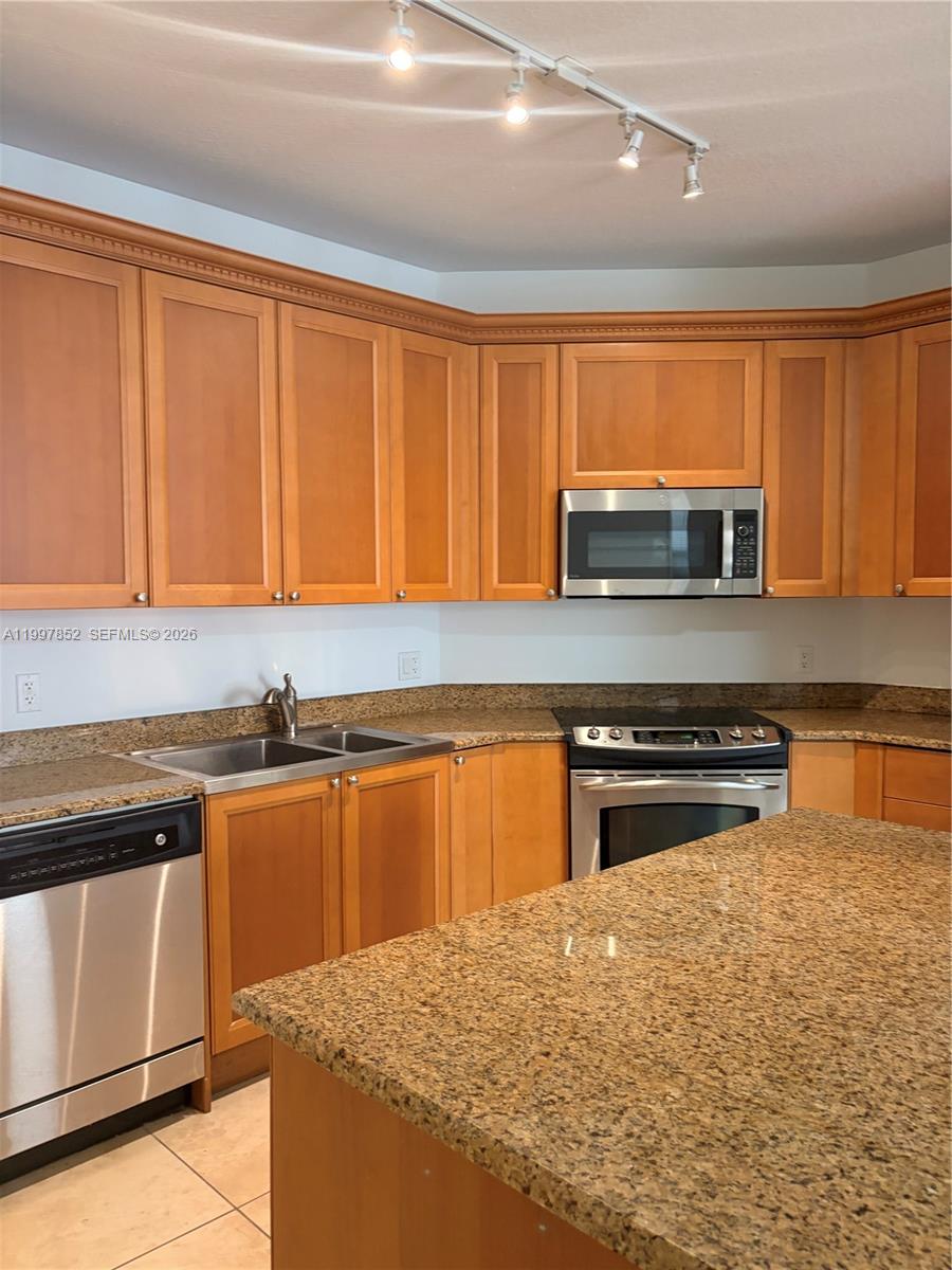 55 MERRICK CONDO - Residential Lease