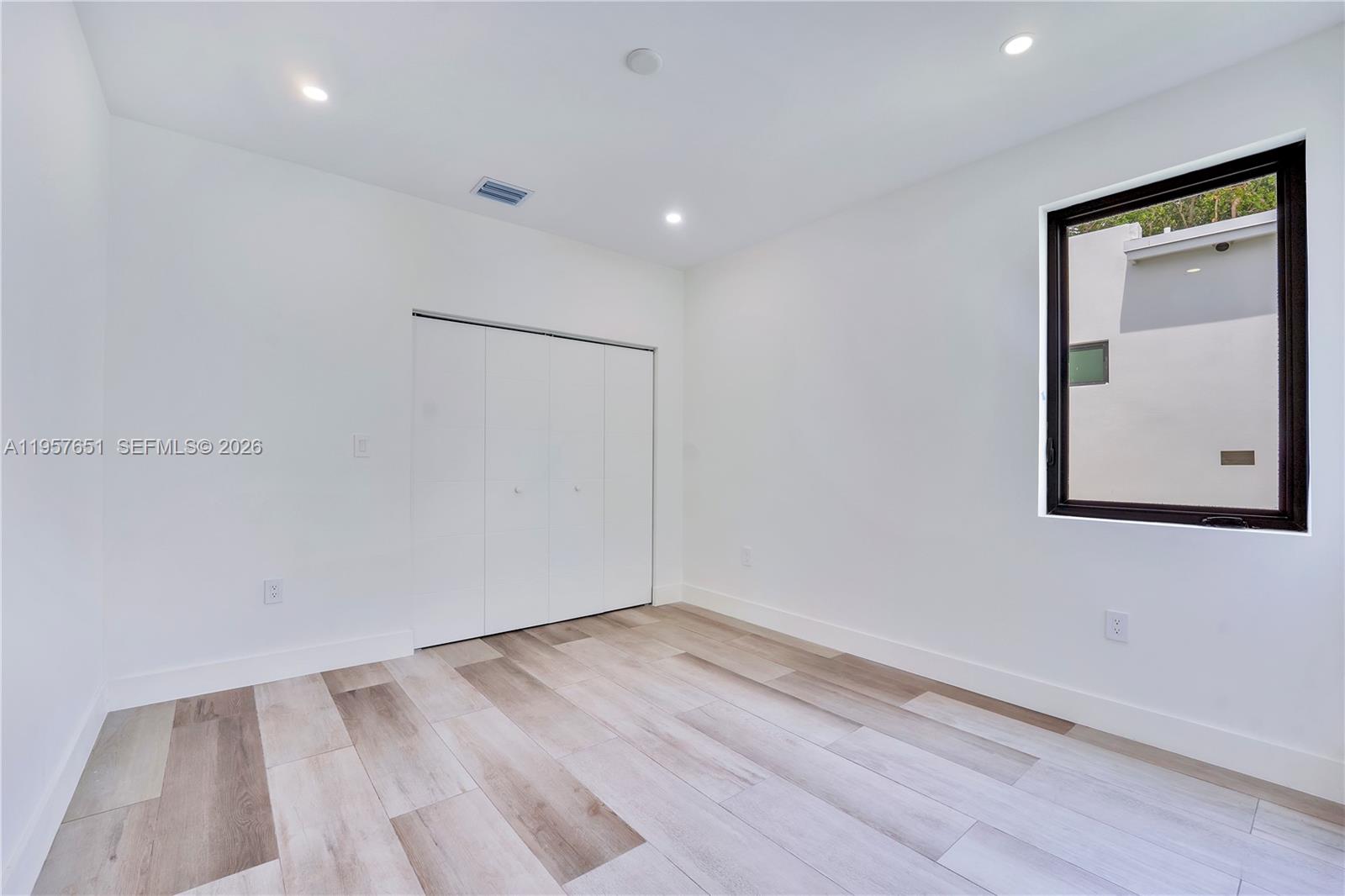 HOLLYWOOD TERRACE - Residential