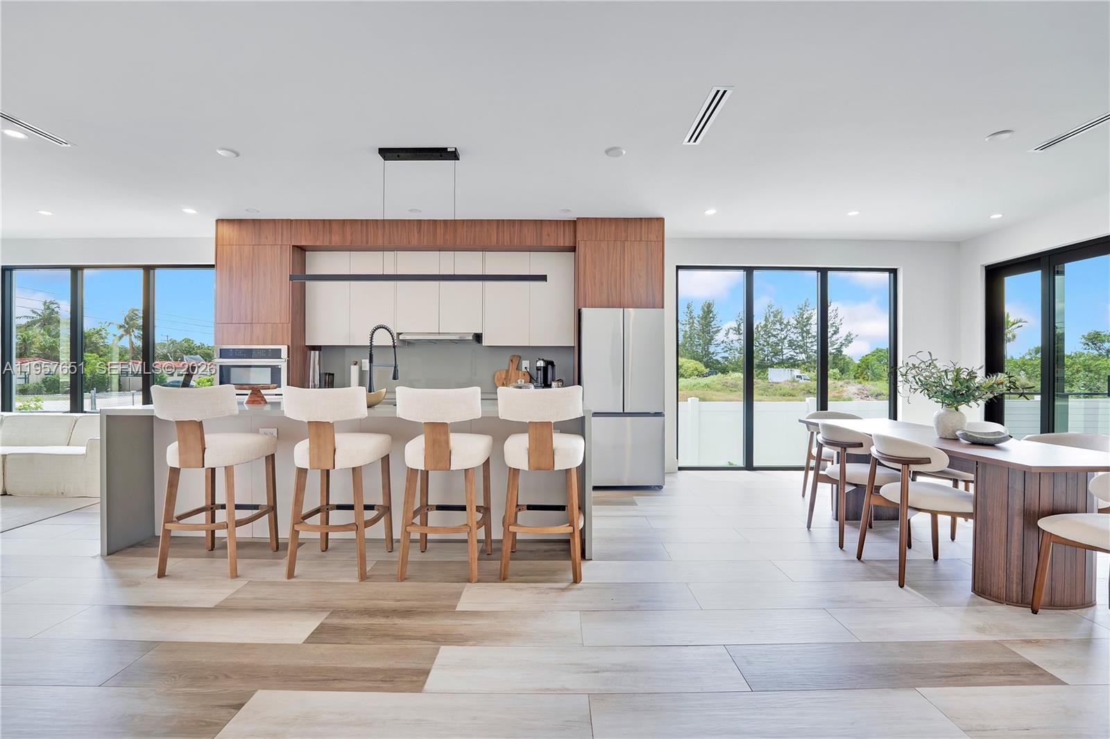 HOLLYWOOD TERRACE - Residential