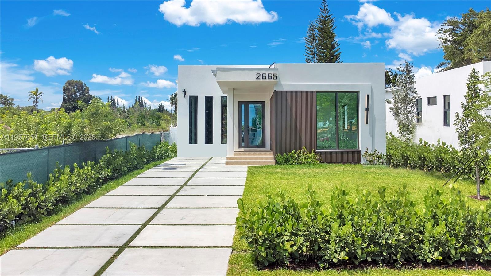 HOLLYWOOD TERRACE - Residential