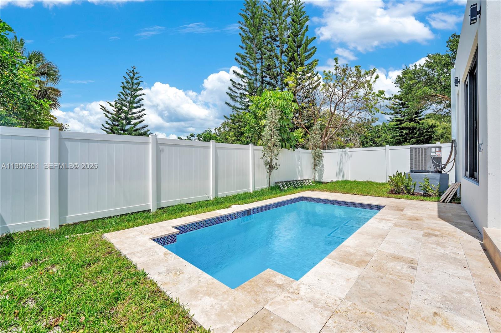 HOLLYWOOD TERRACE - Residential