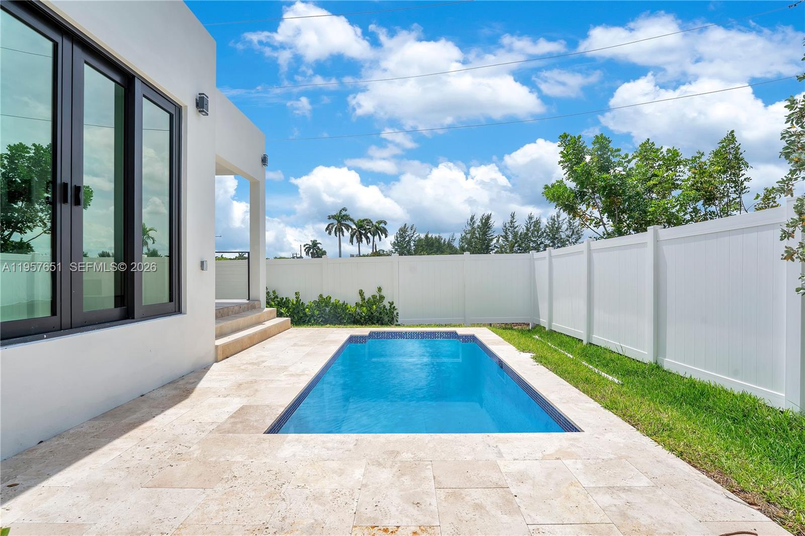 HOLLYWOOD TERRACE - Residential