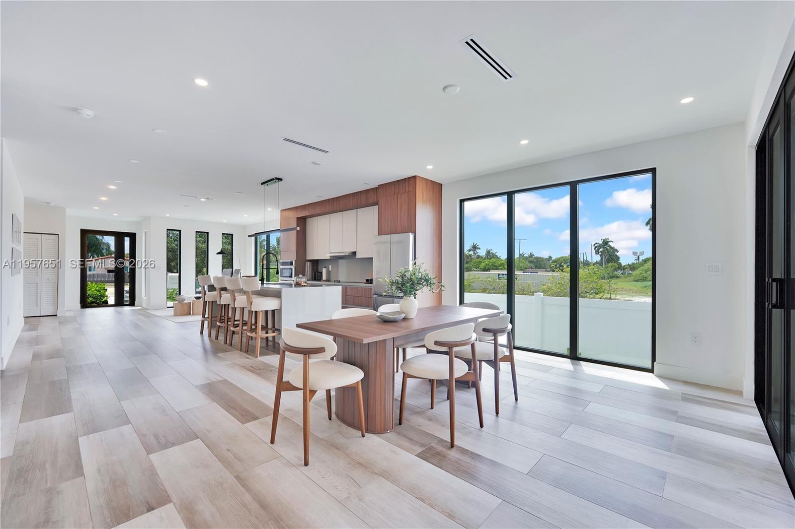 HOLLYWOOD TERRACE - Residential
