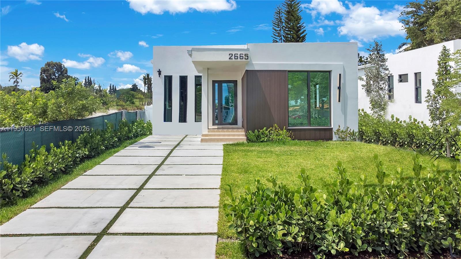 HOLLYWOOD TERRACE - Residential