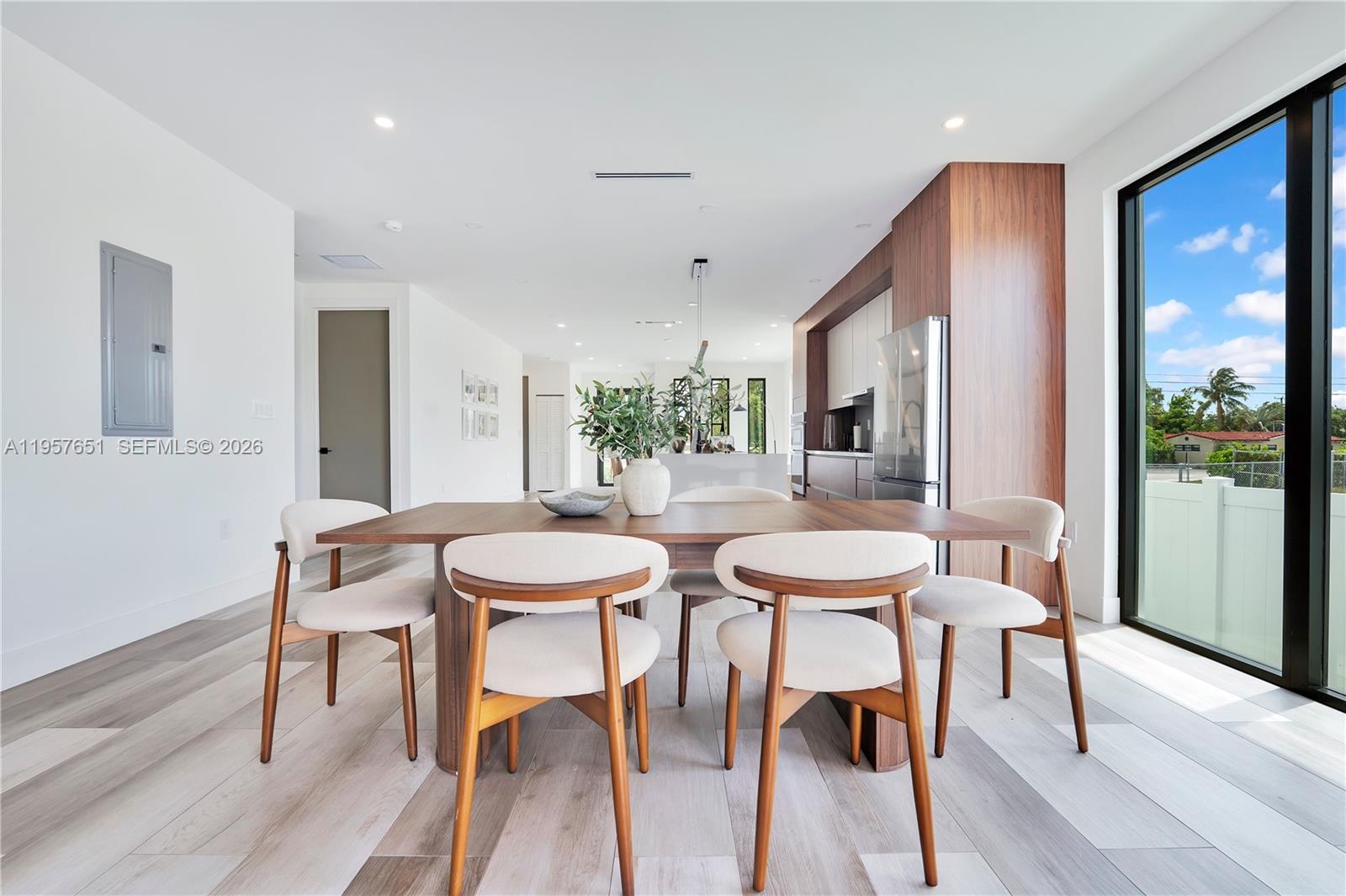 HOLLYWOOD TERRACE - Residential
