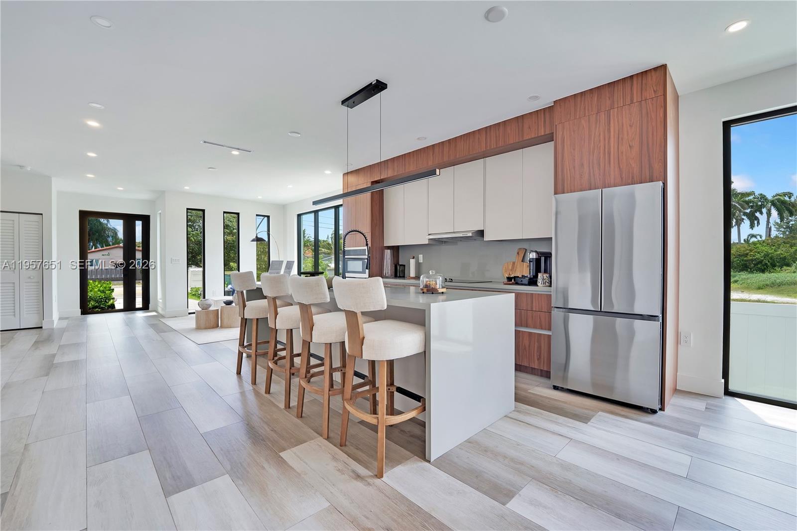HOLLYWOOD TERRACE - Residential