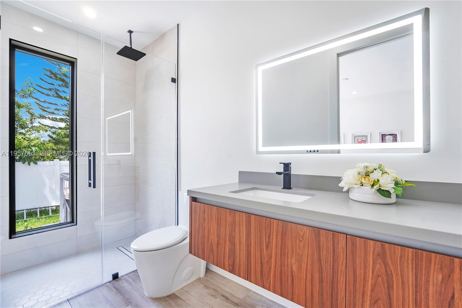 HOLLYWOOD TERRACE - Residential
