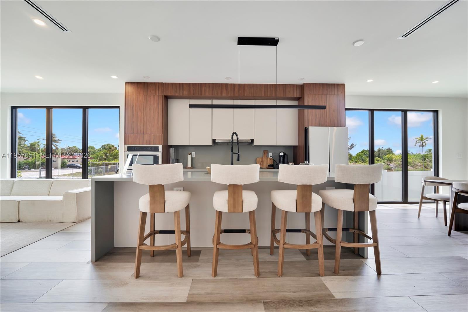 HOLLYWOOD TERRACE - Residential