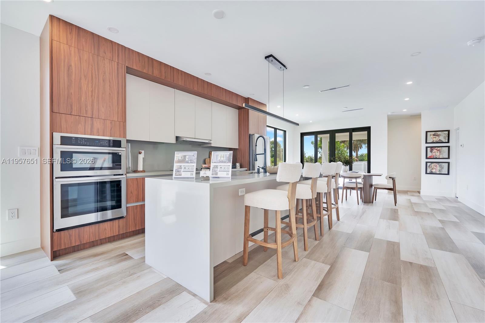 HOLLYWOOD TERRACE - Residential