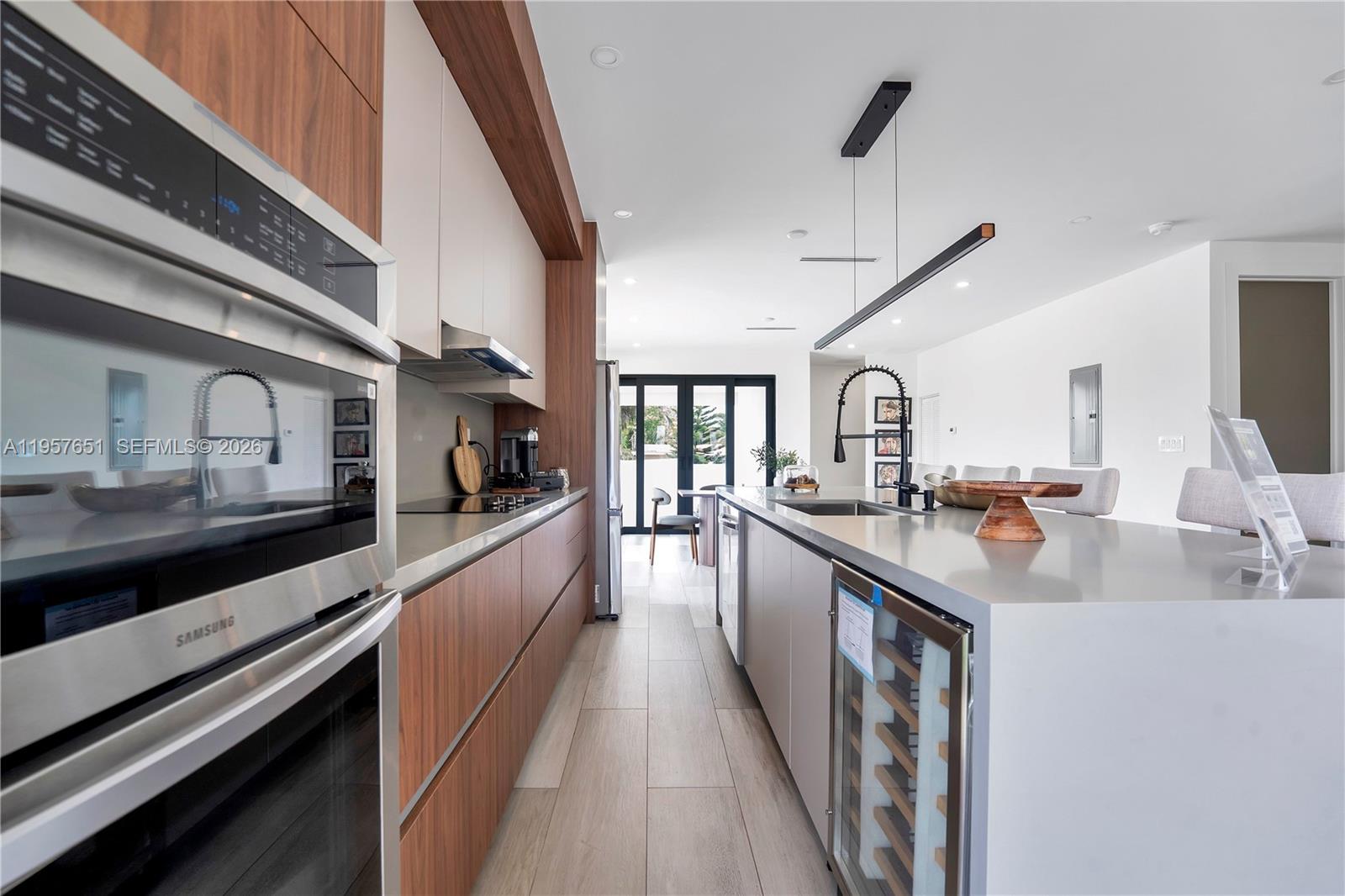 HOLLYWOOD TERRACE - Residential