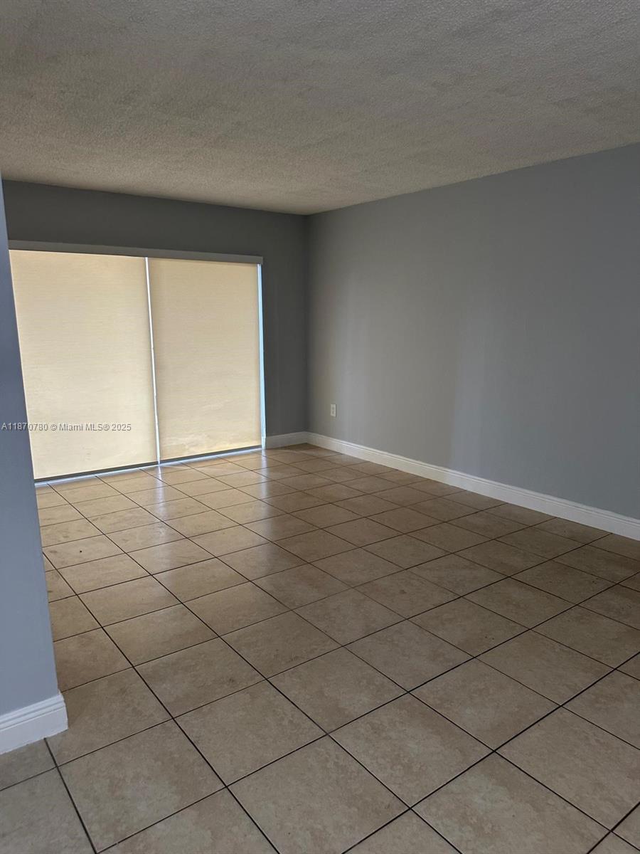 KENDALL LAKE - Residential