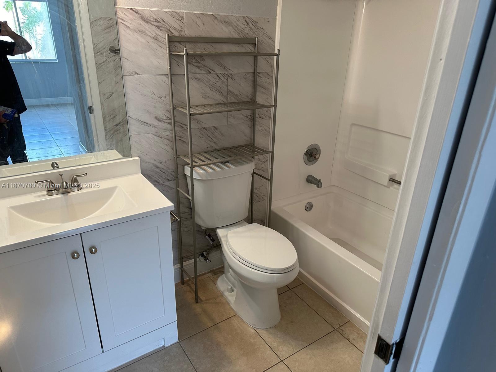 KENDALL LAKE - Residential