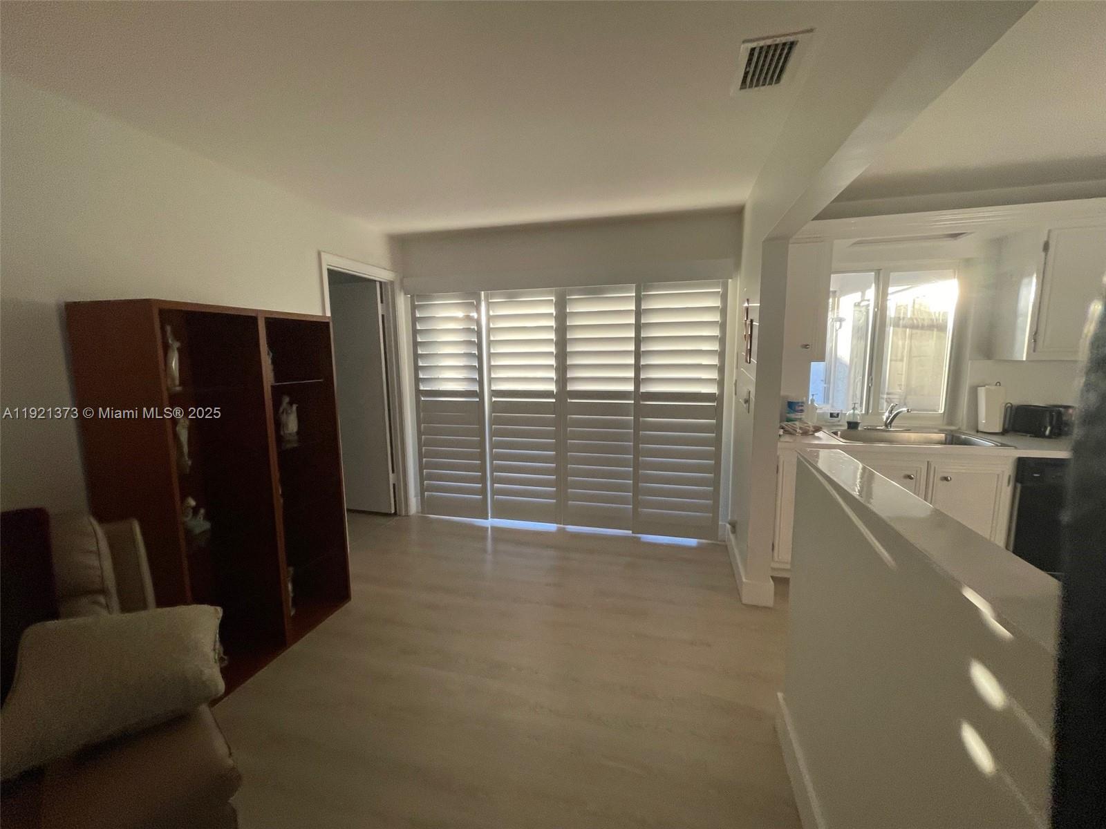 LAUDERDALE WEST 3 SEC - Residential