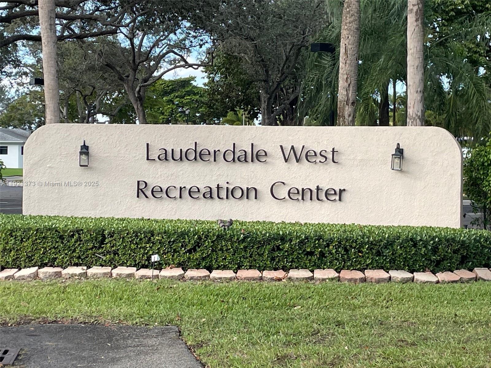 LAUDERDALE WEST 3 SEC - Residential
