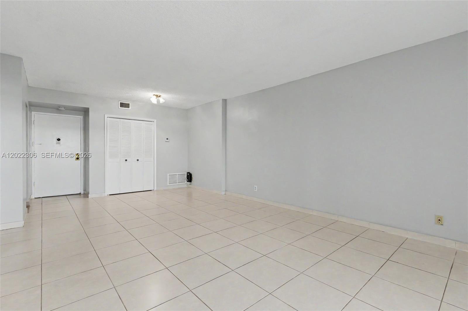 HILLCREST EAST NO 23 COND - Residential