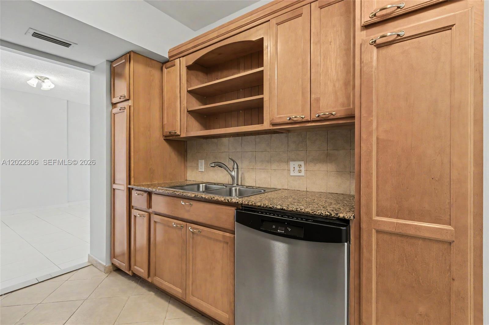 HILLCREST EAST NO 23 COND - Residential