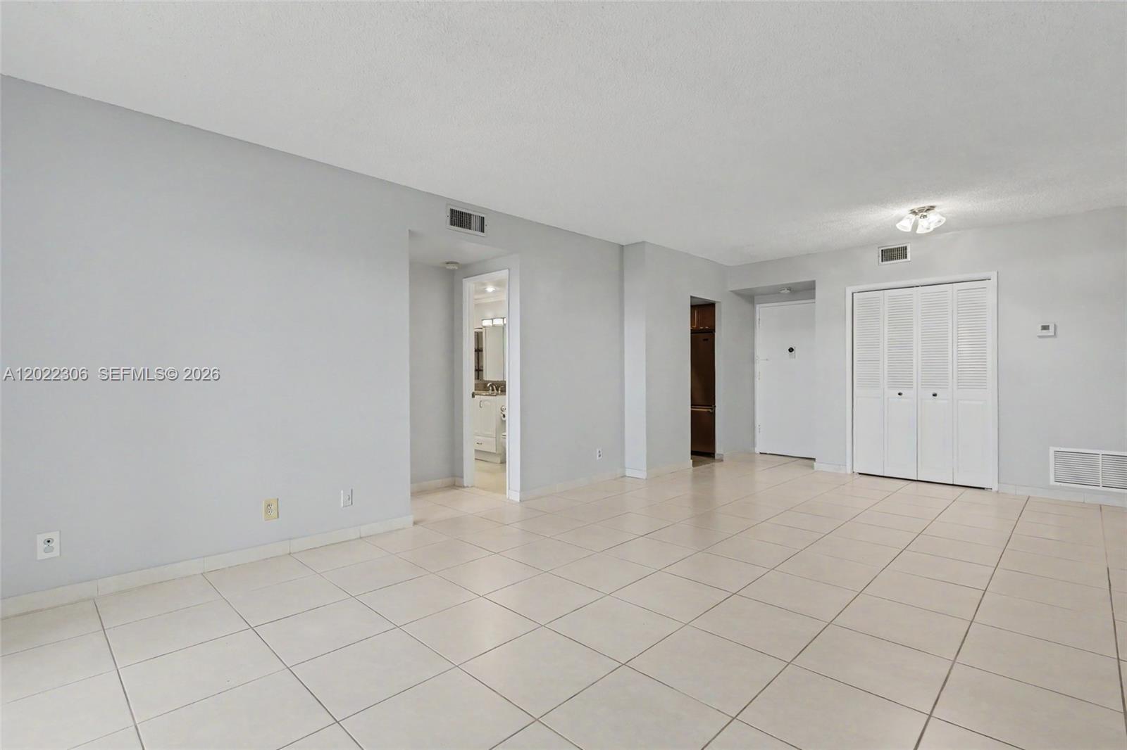 HILLCREST EAST NO 23 COND - Residential