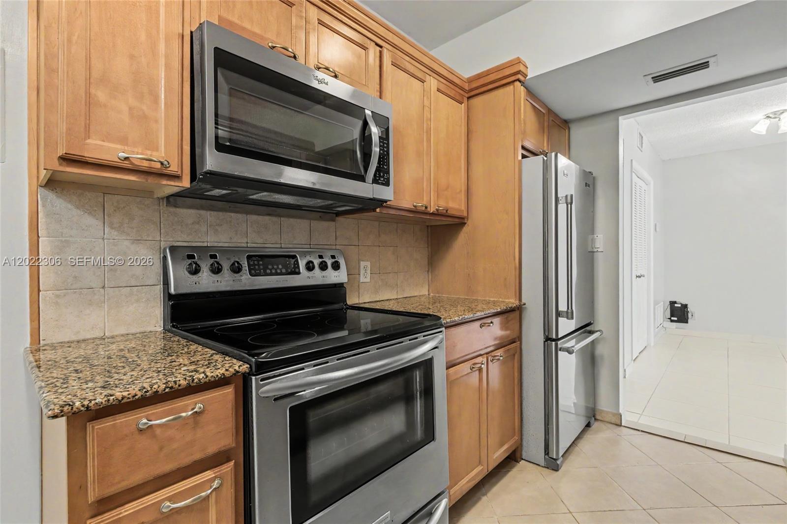 HILLCREST EAST NO 23 COND - Residential