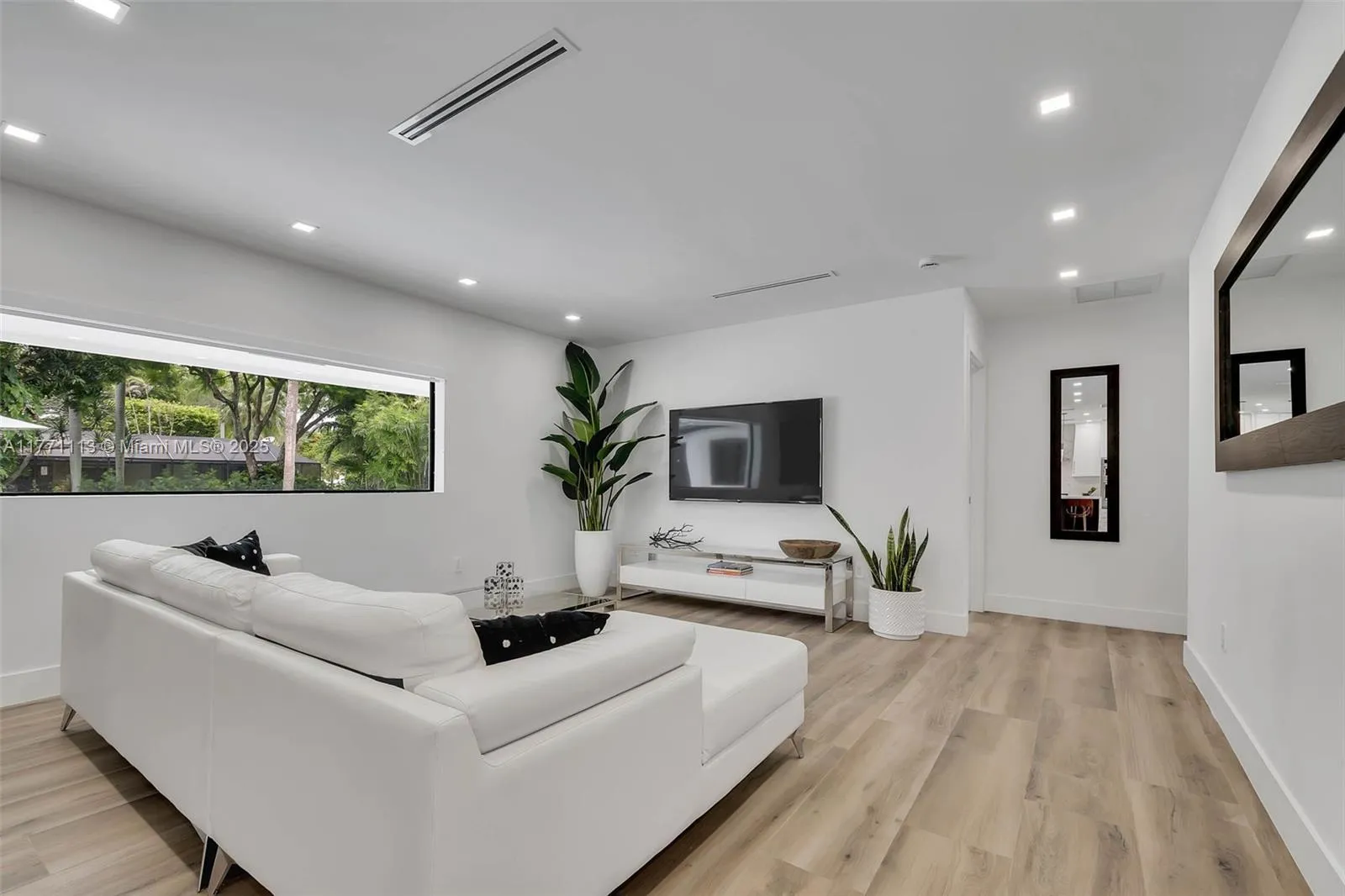 Miami, Florida 33176, United States, 4 Bedrooms Bedrooms, ,4 BathroomsBathrooms,Residential,Active,97693