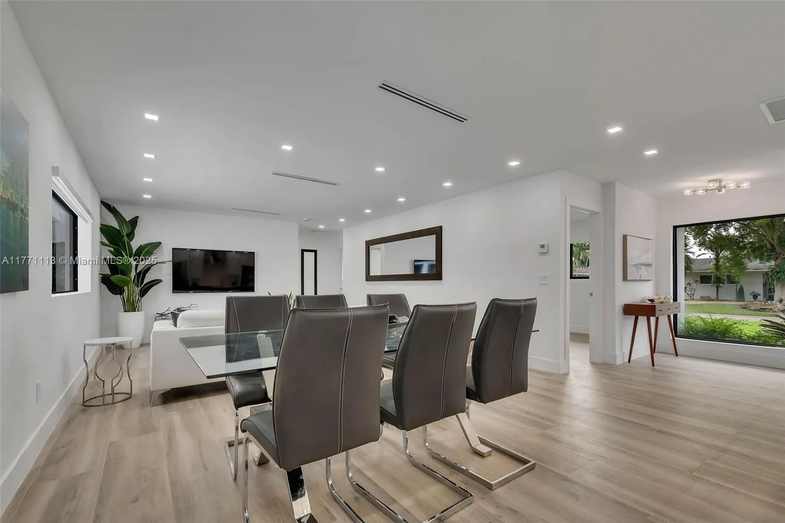 Miami, Florida 33176, United States, 4 Bedrooms Bedrooms, ,4 BathroomsBathrooms,Residential,Active,97693