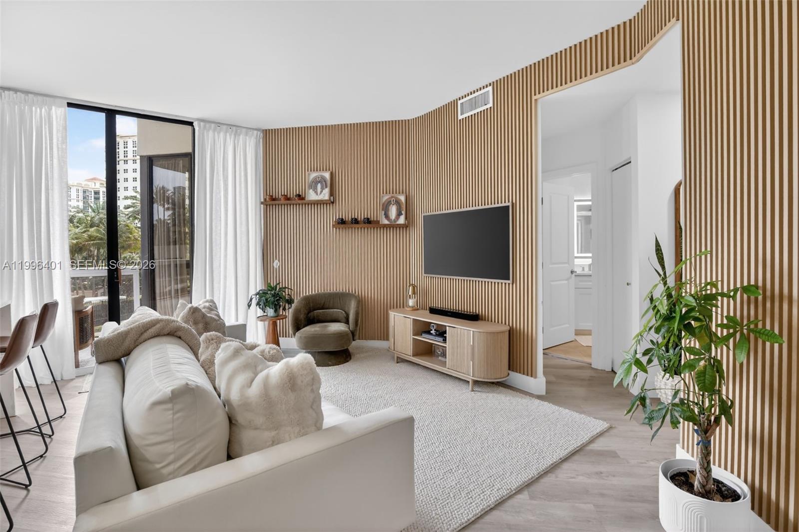 20185 E Country Club Dr 204