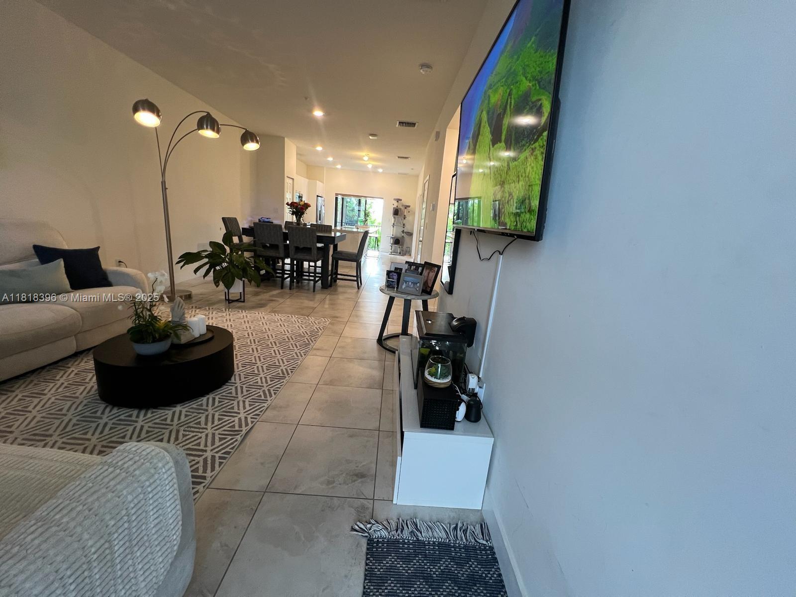 APEX AT PARK CENTRAL COND - Residential Lease