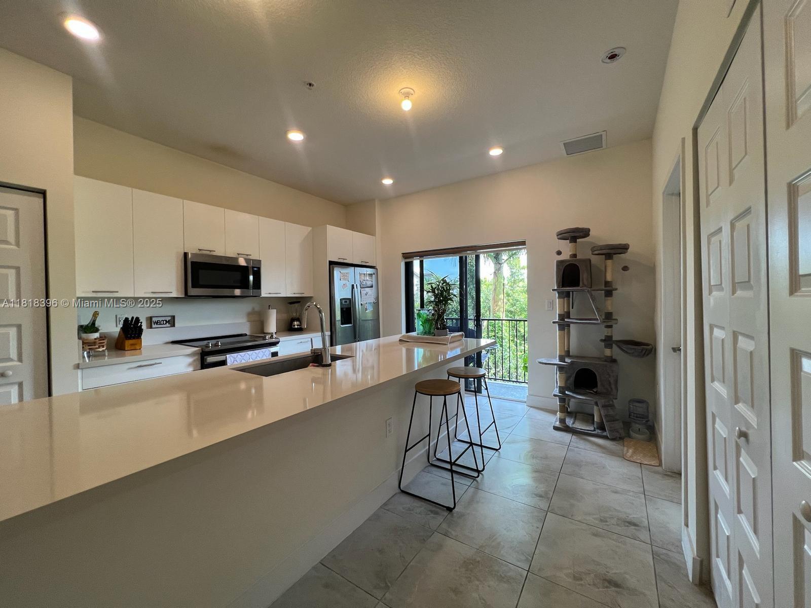 APEX AT PARK CENTRAL COND - Residential Lease