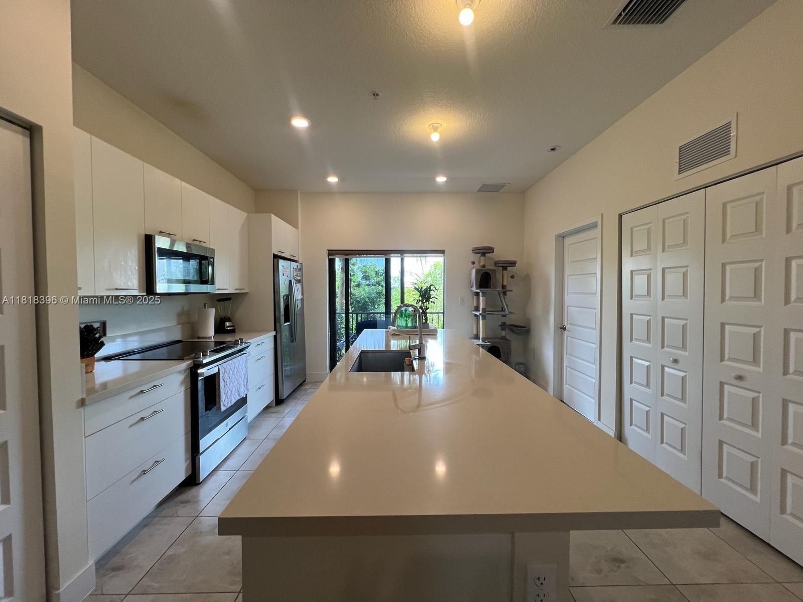 APEX AT PARK CENTRAL COND - Residential Lease