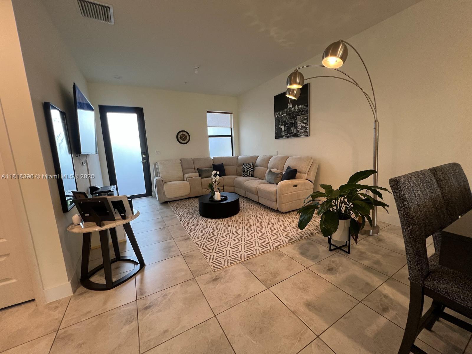 APEX AT PARK CENTRAL COND - Residential Lease