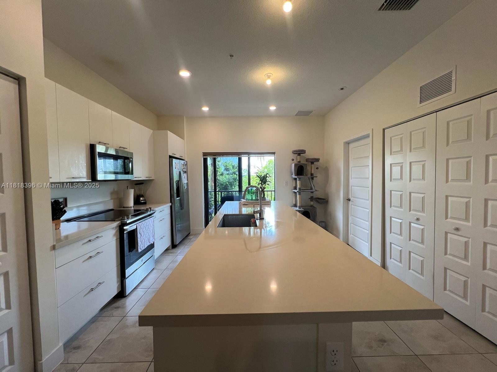 APEX AT PARK CENTRAL COND - Residential Lease