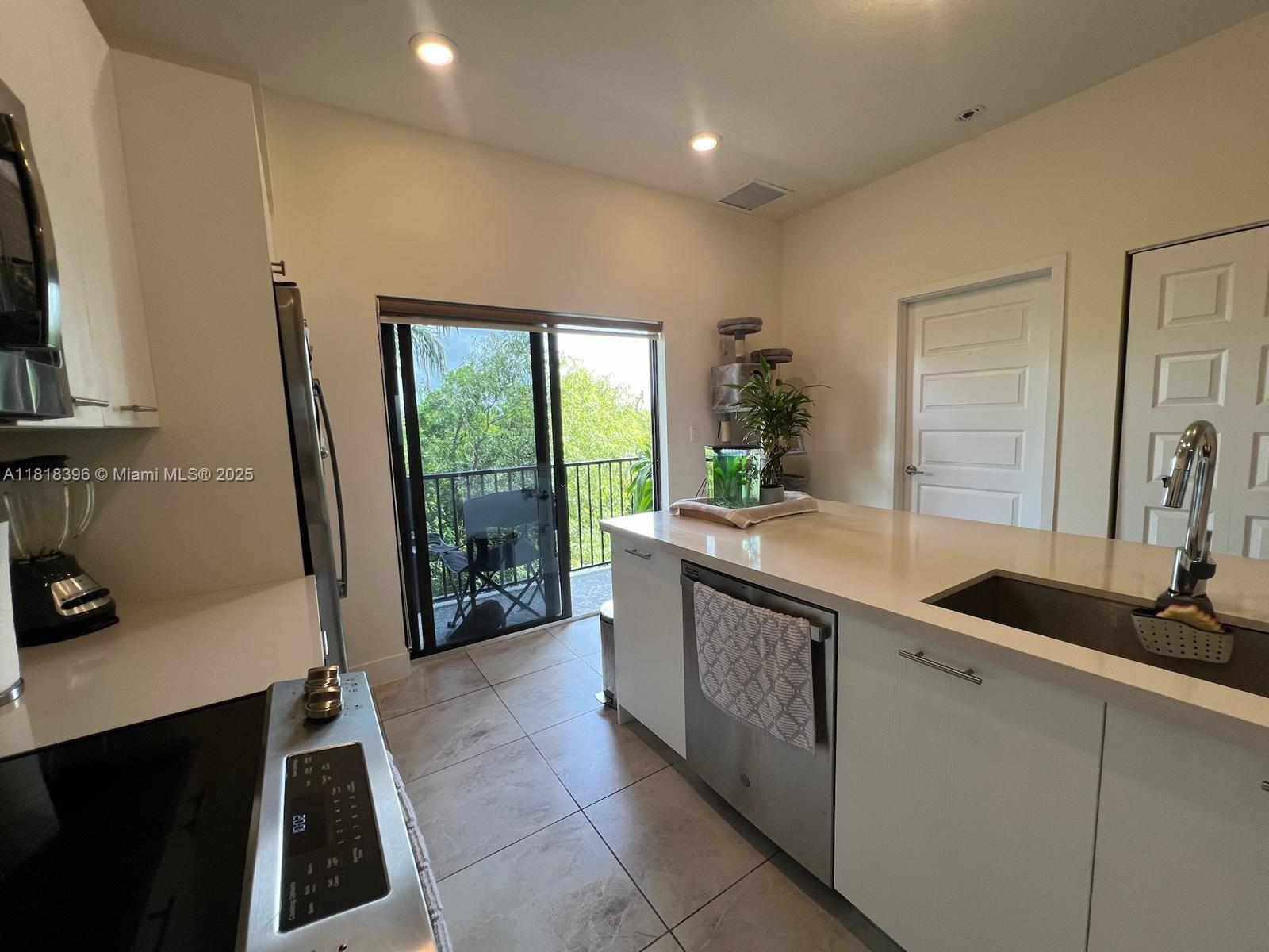 APEX AT PARK CENTRAL COND - Residential Lease