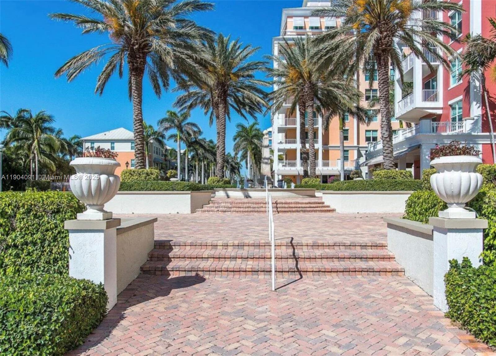 MOORINGS AT LANTANA CONDO - Residential