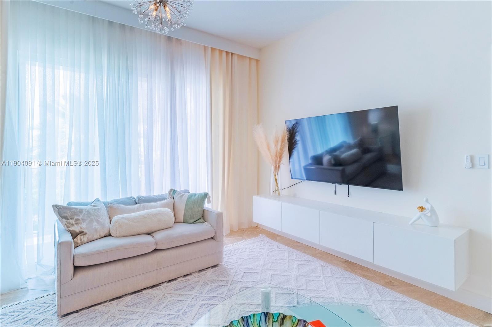 802 W Windward Way 411