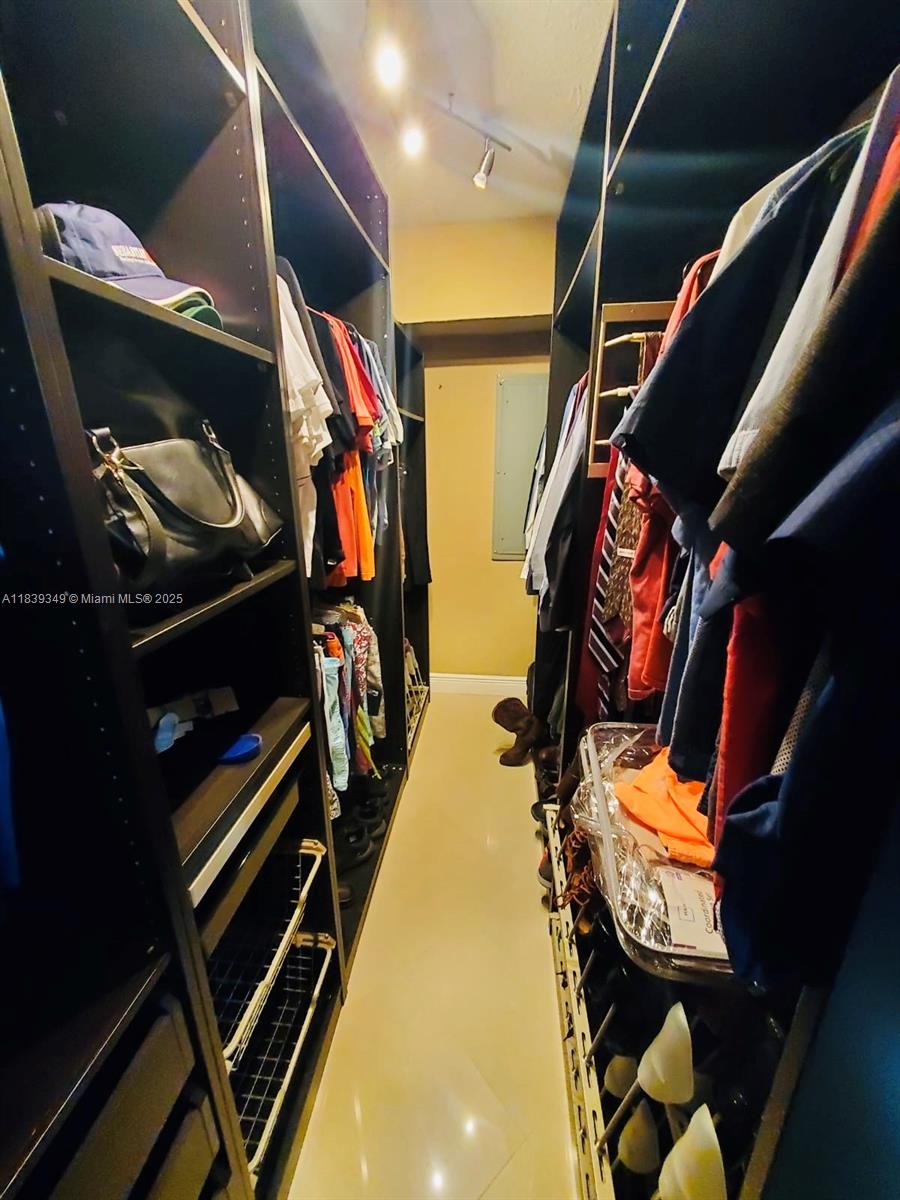 LUCY LEE SUB - Residential