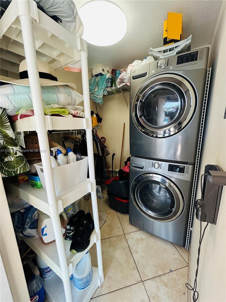 LUCY LEE SUB - Residential