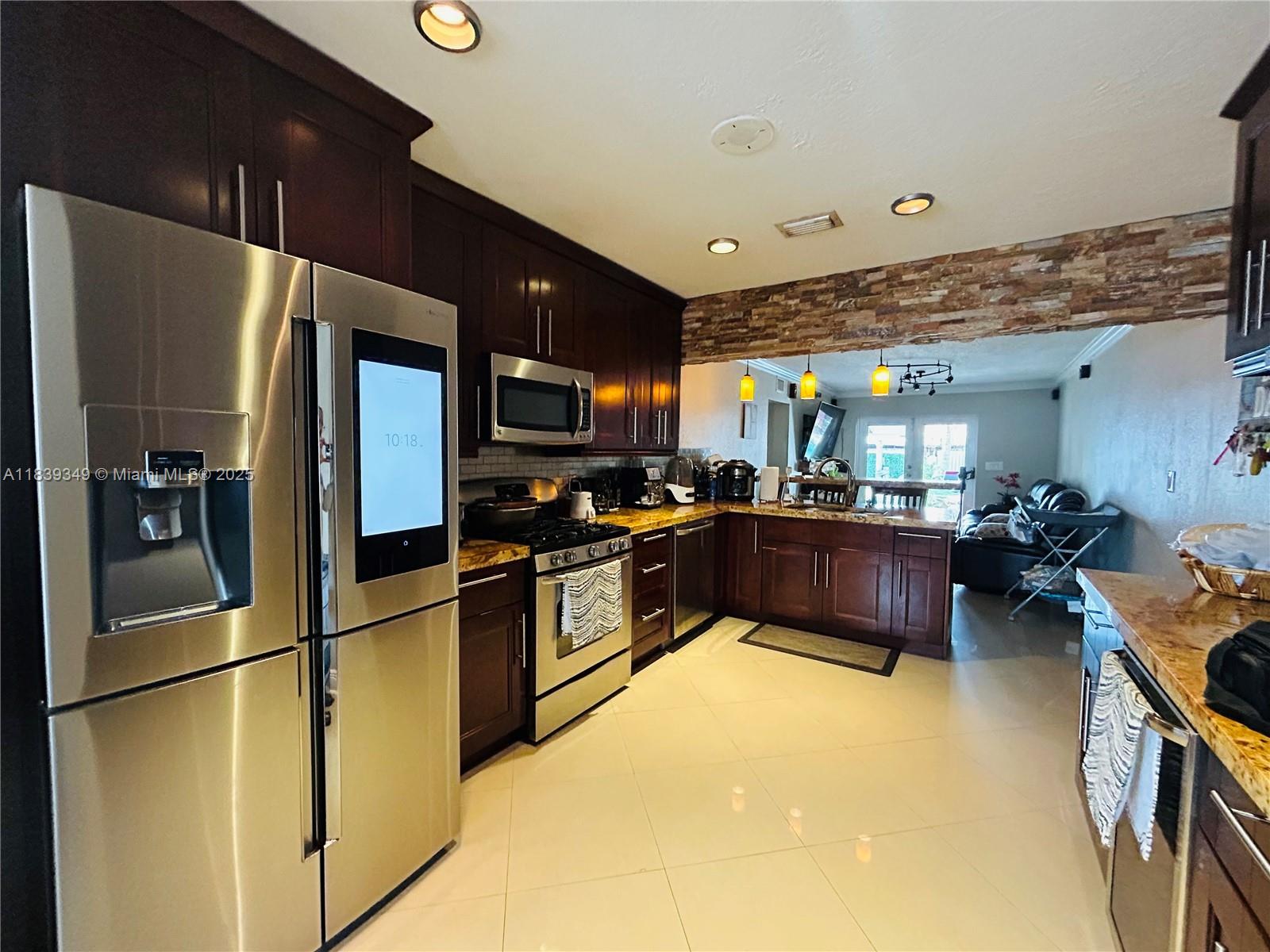 LUCY LEE SUB - Residential