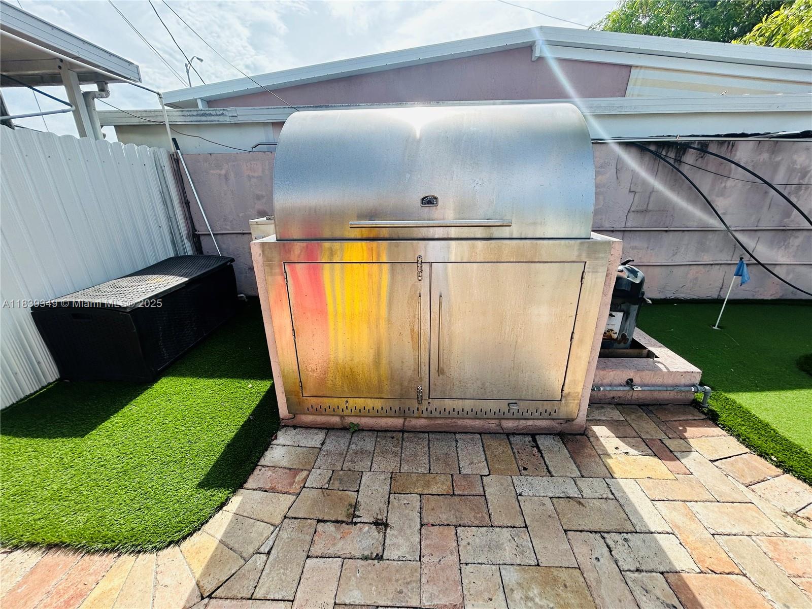 LUCY LEE SUB - Residential