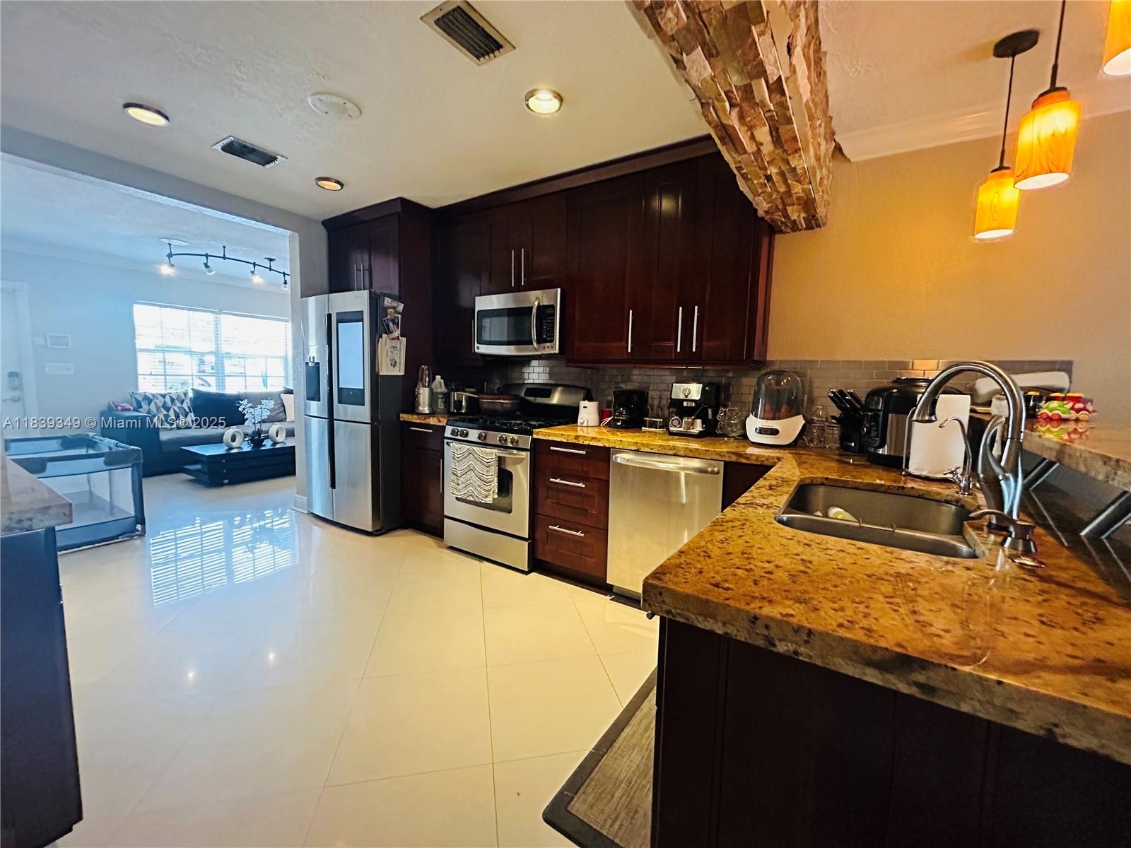 LUCY LEE SUB - Residential