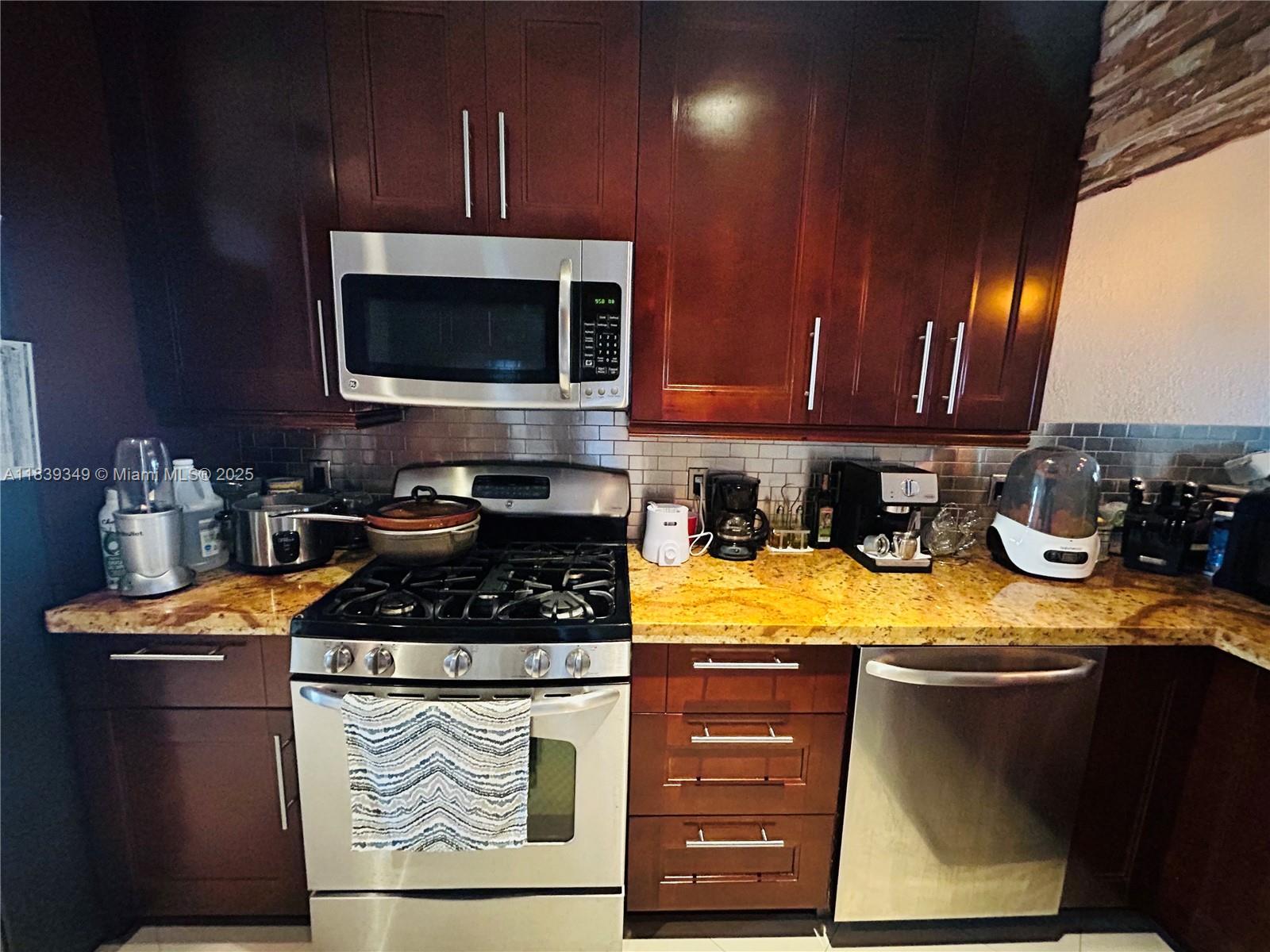 LUCY LEE SUB - Residential