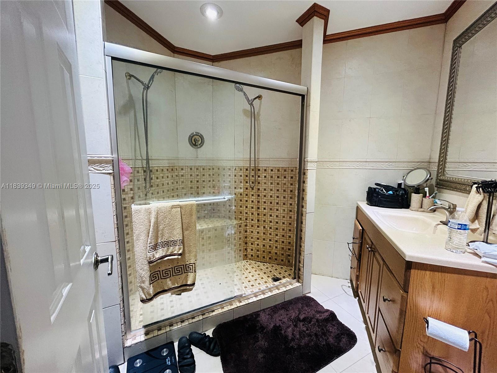 LUCY LEE SUB - Residential