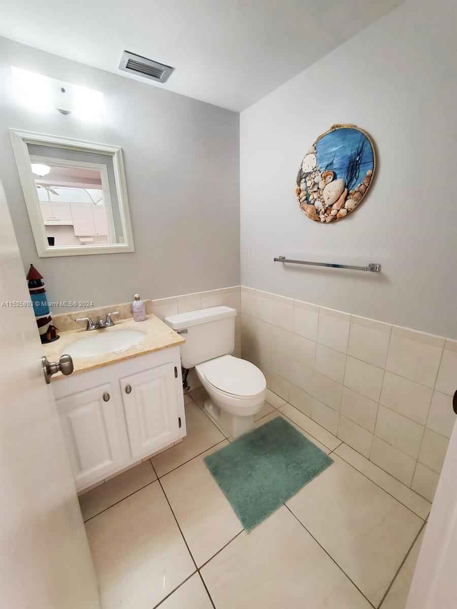 SEA AIR TOWERS CONDO - Residential Lease