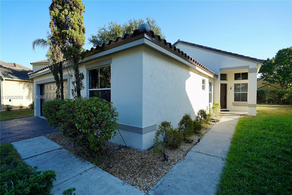 Photo of 658 Stanton Dr, Weston, FL 33326 (MLS # A12032859)