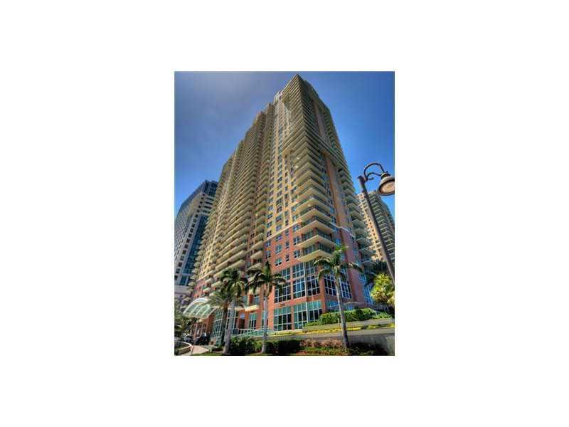 BEAUTIFUL 1 BED 1 BATH UNIT IN BRICKELL WITH WONDERFUL BAY VIEW. GREAT BUILDING WITH 24 HR CONCIERGE, VALET, SECURITY, TENNIS COURT, RACQUETBALL COURT, SPA & MUCH MORE. CALL LO FOR APPT TENANT OCCP.